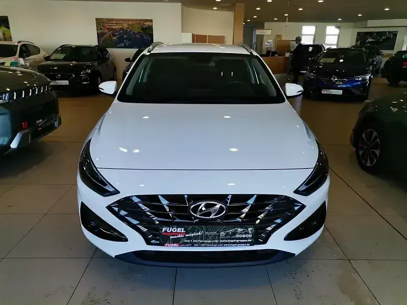 Gebraucht Hyundai i30 120 PS (88 kW) 2021 Polar white / sol Kombi