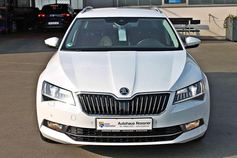 Gebraucht Skoda Superb LAURIN & KLEMENT 190 PS (139 kW) 2016 Weiß Kombi