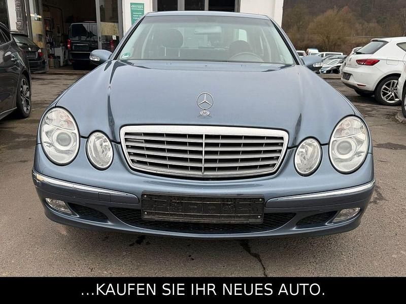 Gebraucht Mercedes E200 163 PS (119 kW) 2004 Blau Limousine