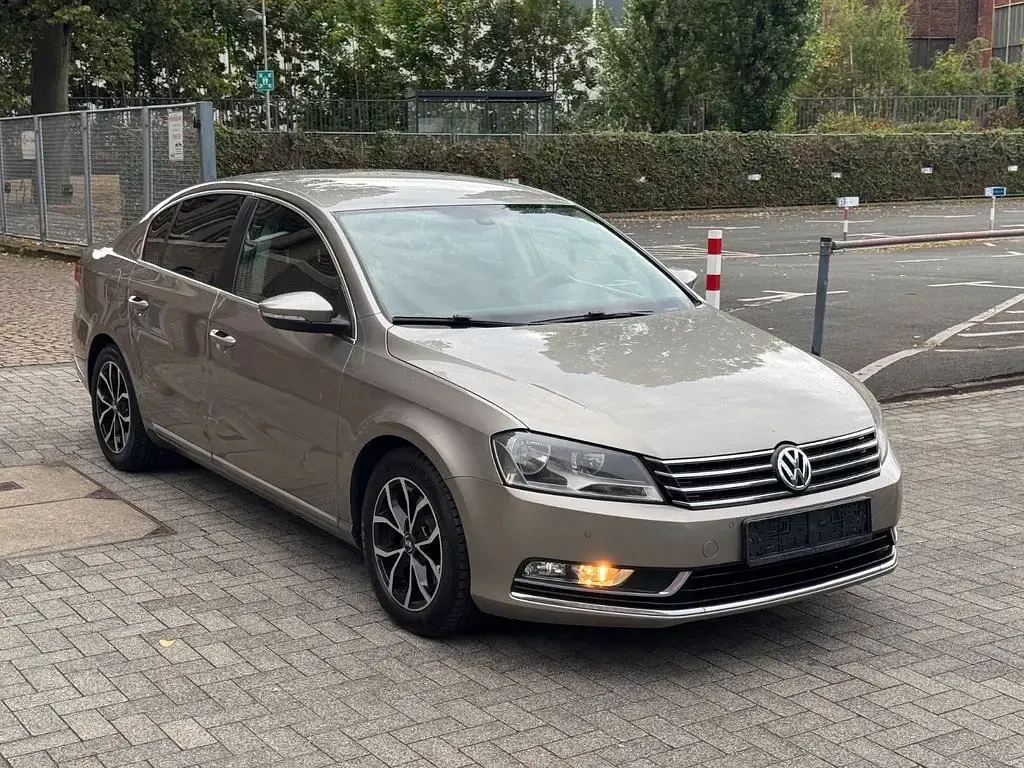 Gebraucht VW Passat Comfortline 105 PS (77 kW) 2014 Braun Limousine