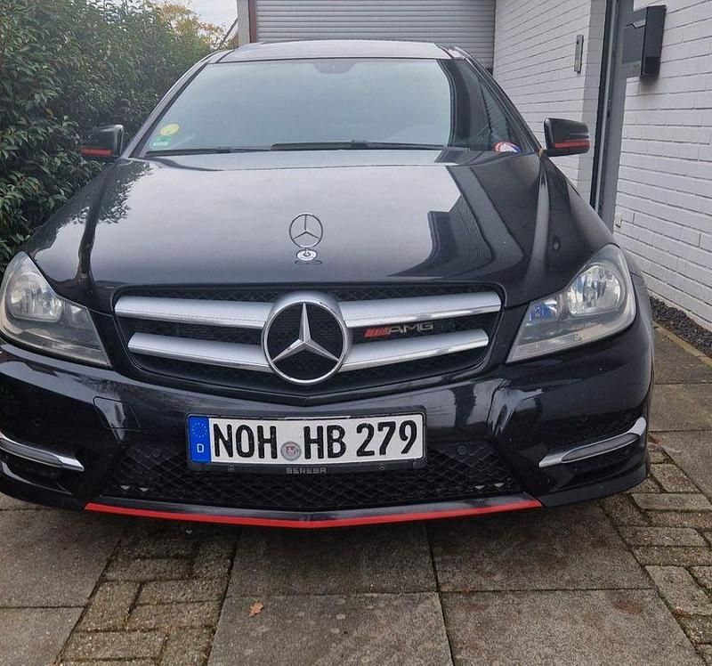 Schwarz Gebraucht 2014 Mercedes 220 Limousine | 9.950 € (Superpreis) - Bild 1/4