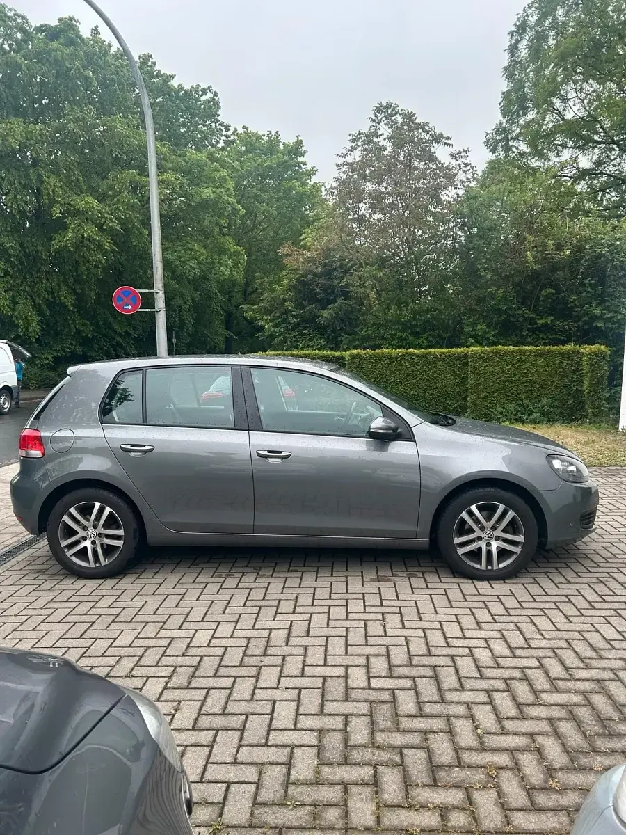 Gebraucht VW Golf VI Trendline 105 PS (77 kW) 2011 Grau Kleinwagen