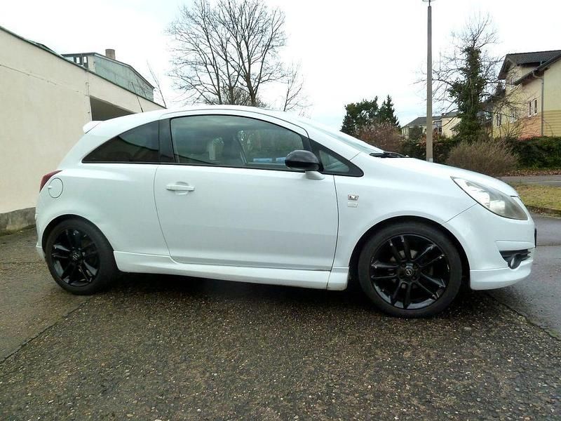 Gebraucht Opel Corsa Edition 80 PS (58 kW) 2009 Casablancaweiss/saphirschwarz Kleinwagen