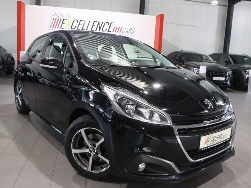 Schwarz perla nera Gebraucht 2019 Peugeot 208 Active Kleinwagen | 9.444 € (Fairer Preis) - Bild 1/4