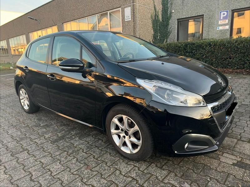 Gebraucht Peugeot 208 100 PS (73 kW) 2017 Schwarz Kleinwagen
