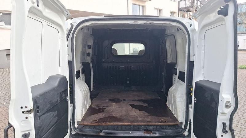 Gebraucht Opel Combo 90 PS (66 kW) 2016 Weiß Limousine