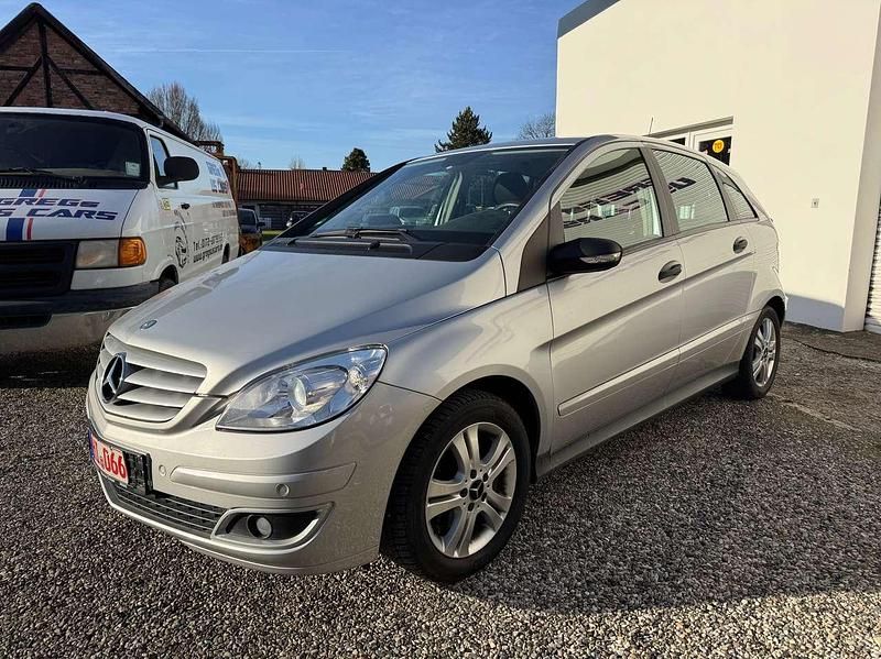 Silber Gebraucht 2007 Mercedes B180 Van / Kleinbus | 3.600 € (Fairer Preis) - Bild 1/4