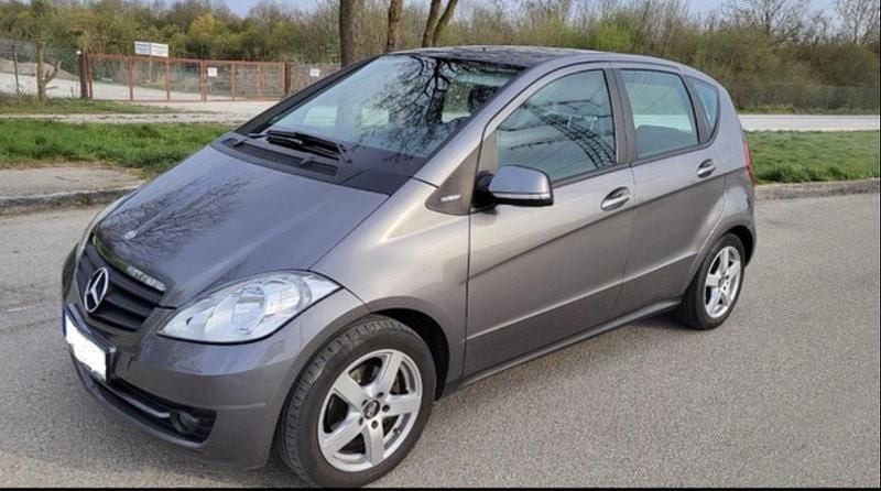 Silber Gebraucht 2012 Mercedes A180 Kleinwagen | 3.650 € (Guter Preis) - Bild 1/4