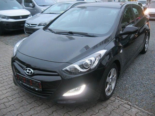 Gebraucht Hyundai i30 Edition 99 PS (72 kW) 2014 Schwarz Limousine