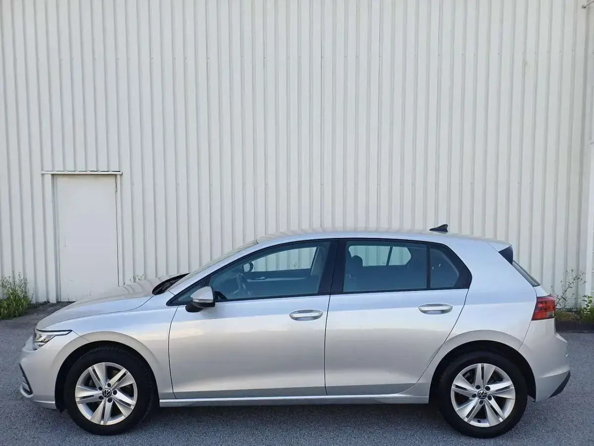 Gebraucht VW Golf VIII Life 131 PS (96 kW) 2020 Reflexsilber Limousine