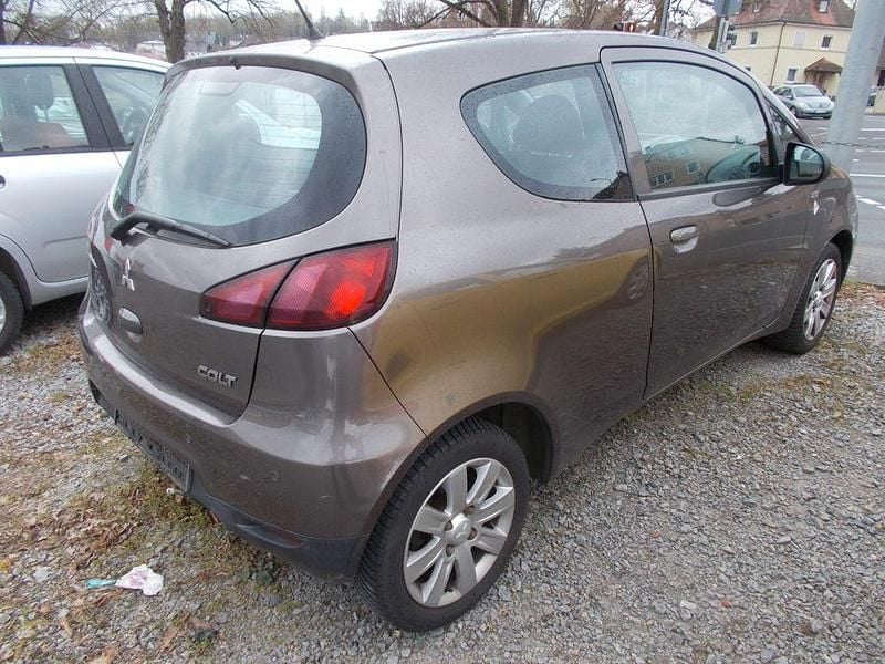 Gebraucht Mitsubishi Colt 95 PS (69 kW) 2011 Braun Kleinwagen
