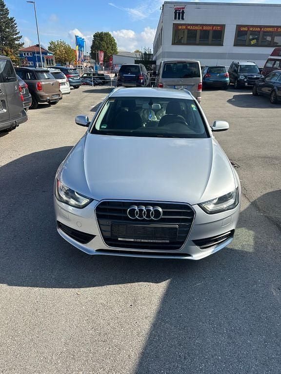 Silber Gebraucht 2015 Audi A4 Attraction Kombi | 9.000 € (Superpreis) - Bild 1/4