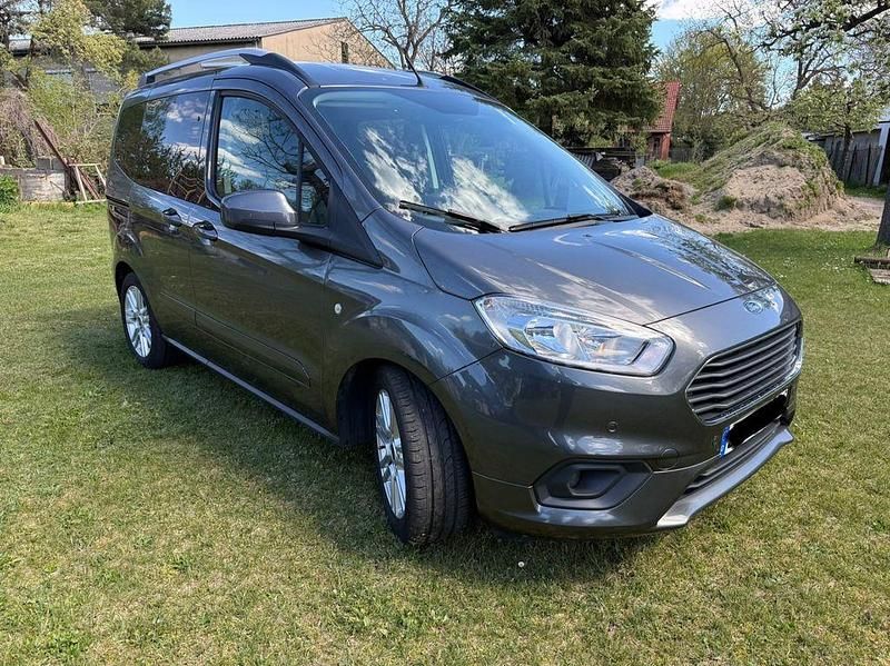 Gebraucht Ford Tourneo Courier Titanium 101 PS (74 kW) 2019 Grau Van / Kleinbus