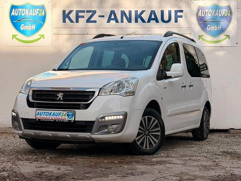 Weiß Gebraucht 2017 Peugeot Partner Tepee Outdoor Van / Kleinbus | 7.490 € (Guter Preis) - Bild 1/4