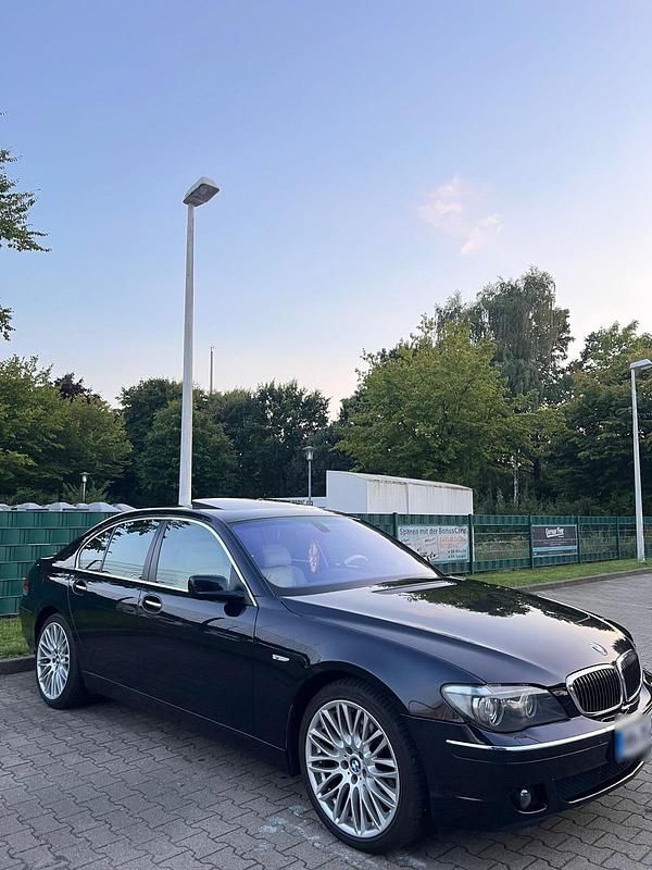 Gebraucht BMW 745 330 PS (242 kW) 2007 Blau Limousine