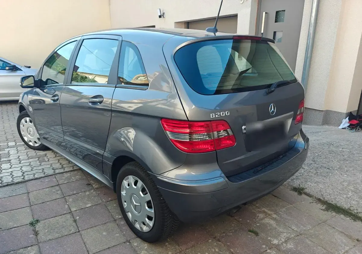 Gebraucht Mercedes B200 136 PS (100 kW) 2010 Grau Van / Kleinbus