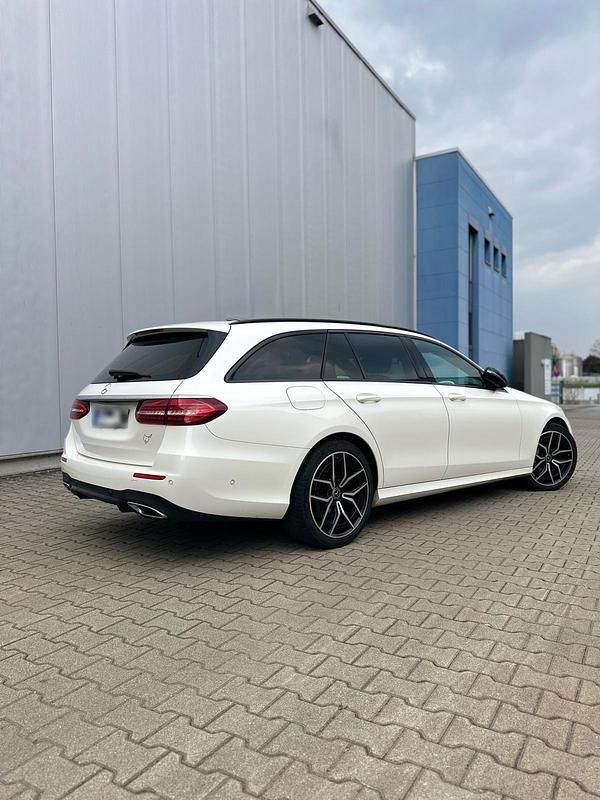Gebraucht Mercedes E300 AMG 258 PS (189 kW) 2020 Weiß Kombi