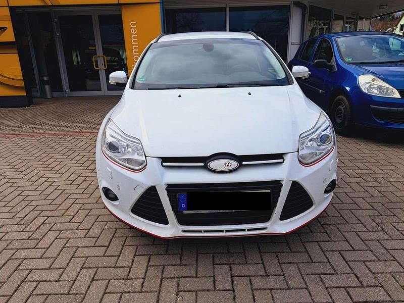 Weiß Gebraucht 2013 Ford Focus Trend Kombi | 7.400 € (Fairer Preis) - Bild 1/4