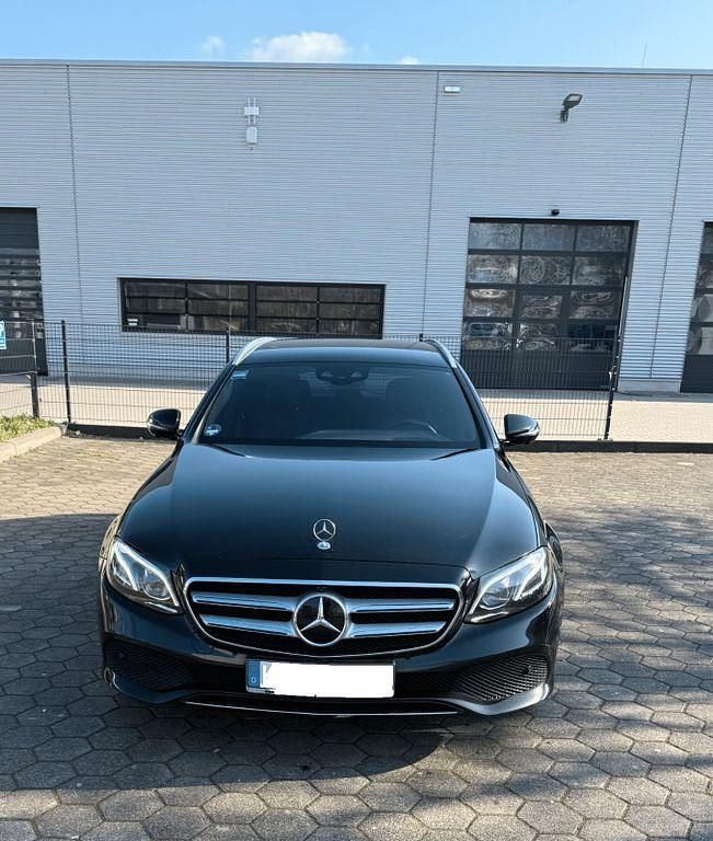 Gebraucht Mercedes E350 258 PS (189 kW) 2017 Schwarz Limousine