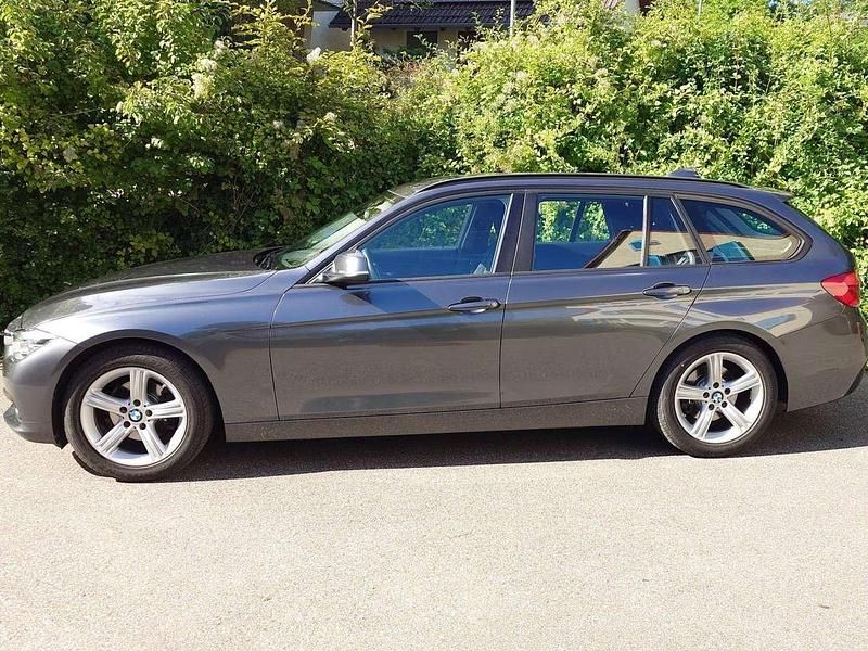 Grau Gebraucht 2018 BMW 318 Advantage Kombi | 18.000 € (Fairer Preis) - Bild 1/4