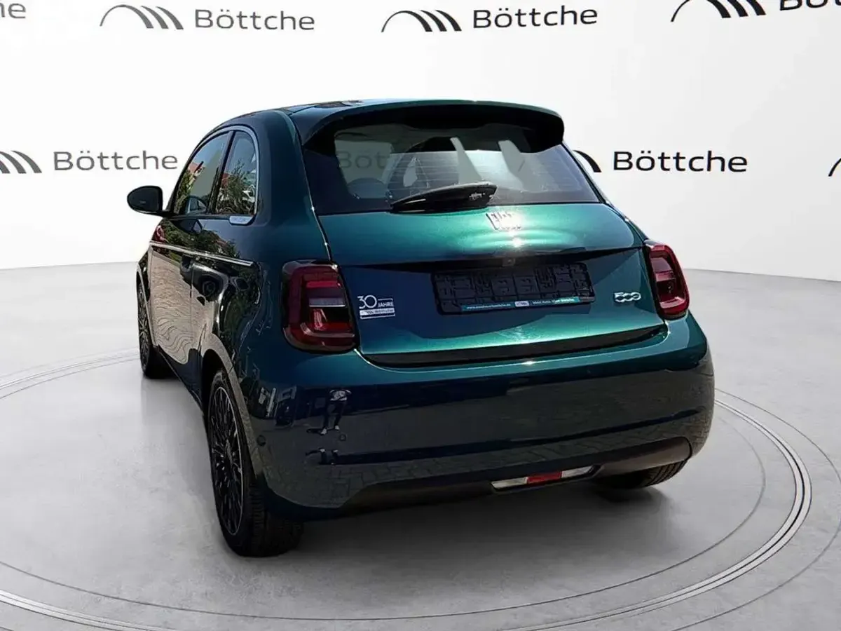 Gebraucht Fiat 500e La Prima 86 kW (118 PS) 2023 Ozean grün Kleinwagen