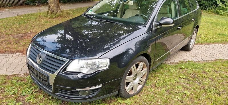Schwarz Gebraucht 2009 VW Passat R Kombi | 2.500 € (Fairer Preis) - Bild 1/4
