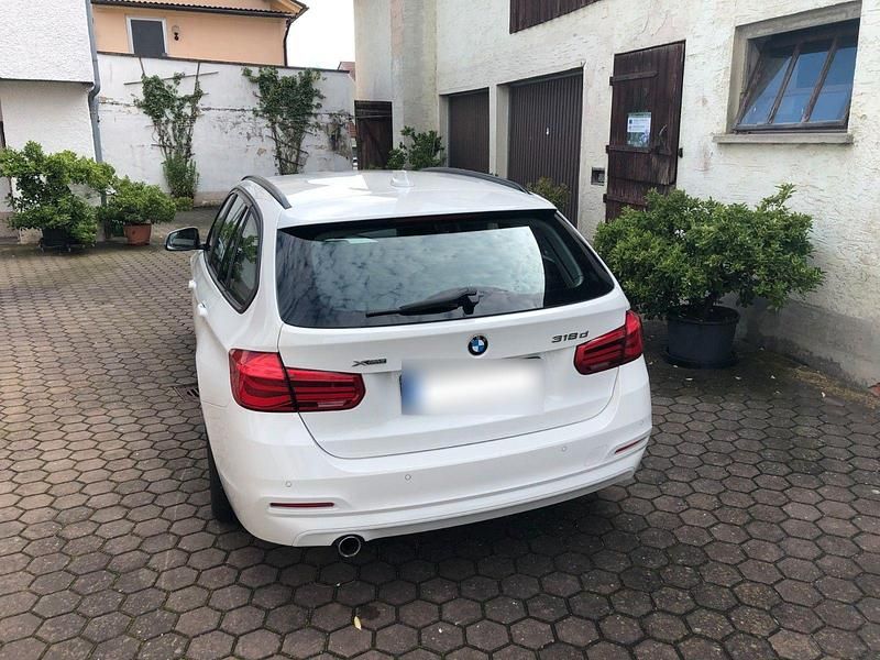 Gebraucht BMW 318 150 PS (110 kW) 2016 Weiß Kombi