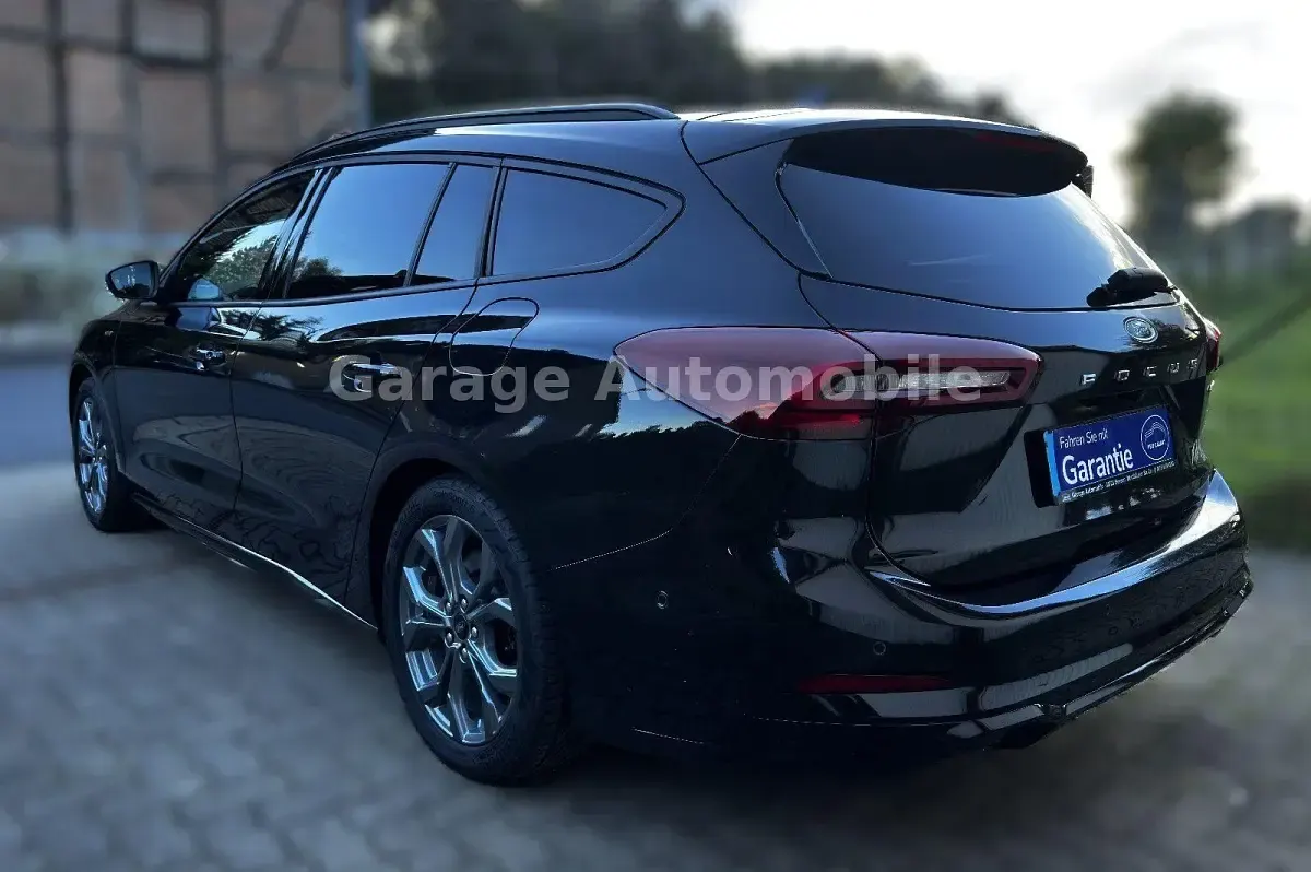 Second-hand Ford Focus ST-Line X 155 CP (114 kW) 2023 Negru Break