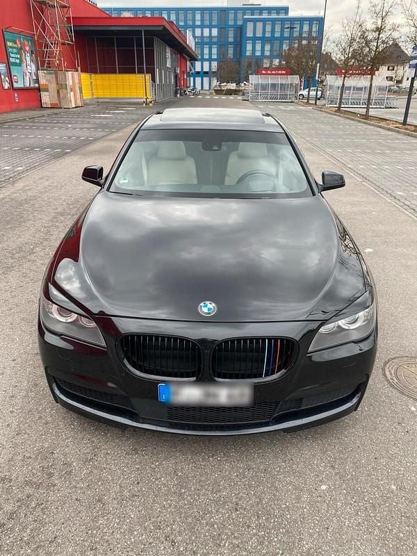 Schwarz Gebraucht 2011 BMW 740 M Sport Limousine | 16.900 € (Teuer) - Bild 1/4
