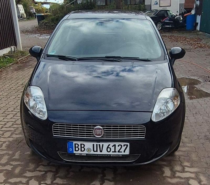 Schwarz Gebraucht 2011 Fiat Punto Kleinwagen | 2.600 € (Fairer Preis) - Bild 1/4