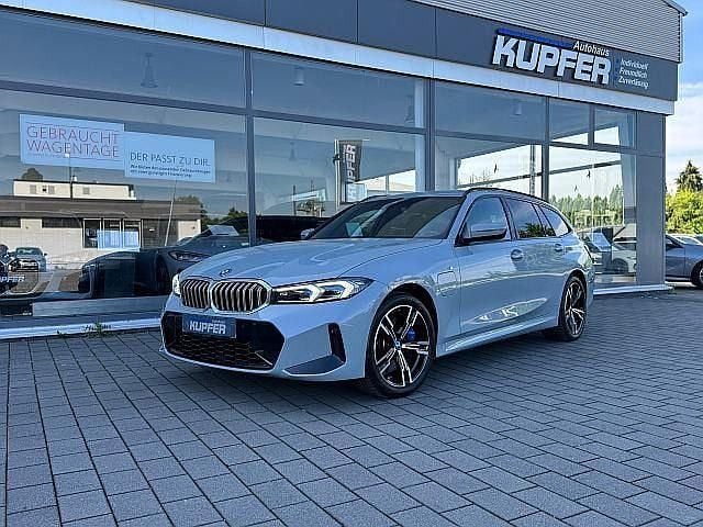 Grau Gebraucht 2024 BMW 330e M Sport Limousine | 42.500 € (Guter Preis) - Bild 1/4
