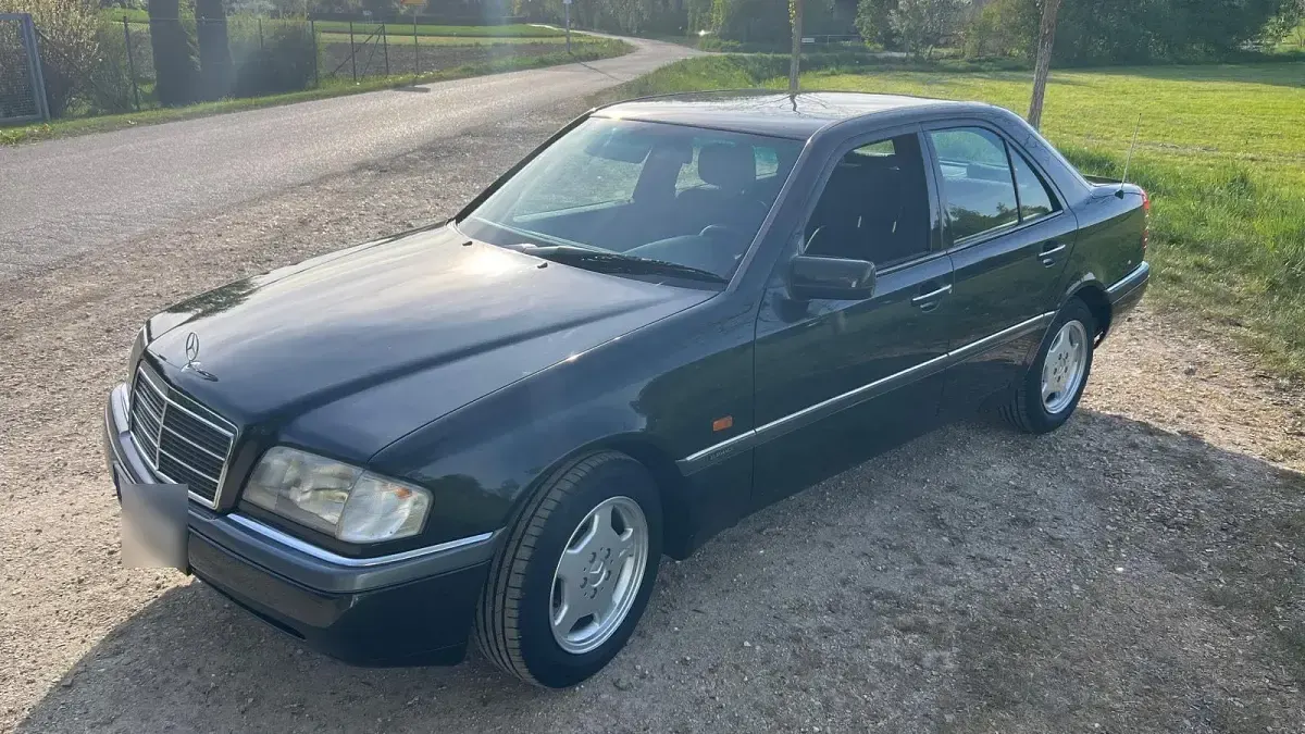 Gebraucht Mercedes C180 122 PS (89 kW) 1994 Schwarz Limousine