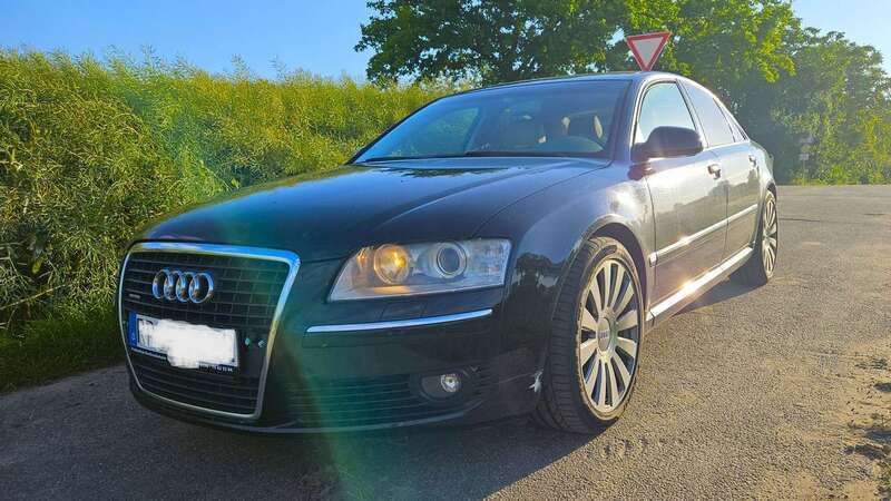 Schwarz Gebraucht 2006 Audi A8 Comfort Limousine | 5.000 € (Guter Preis) - Bild 1/4