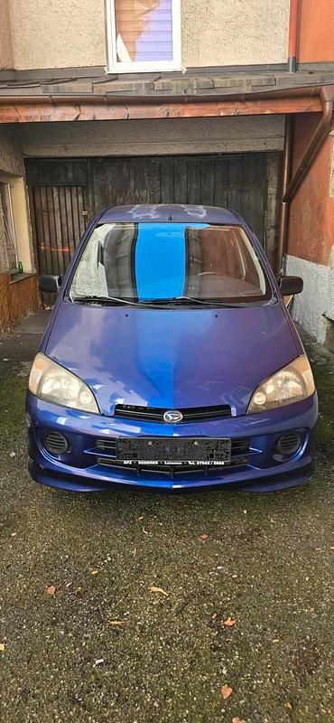 Blau Gebraucht 2003 Daihatsu YRV Van / Kleinbus | 1.199 € - Bild 1/4