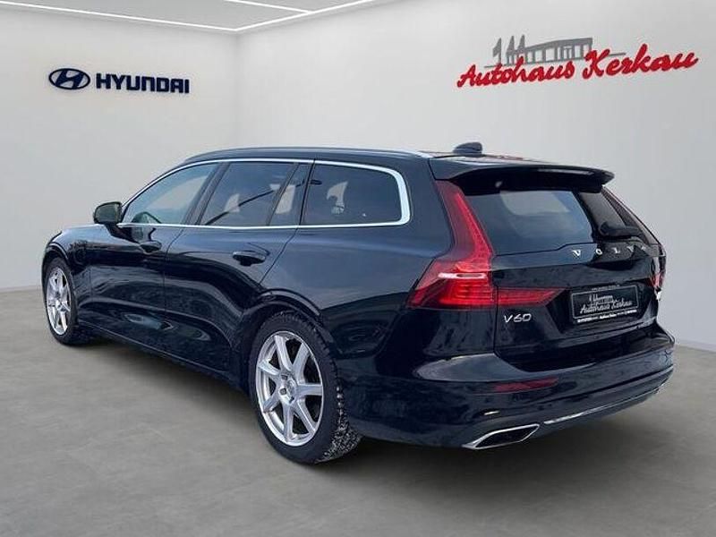 Gebraucht Volvo V60 Inscription 341 PS (250 kW) 2021 Onyx black Kombi