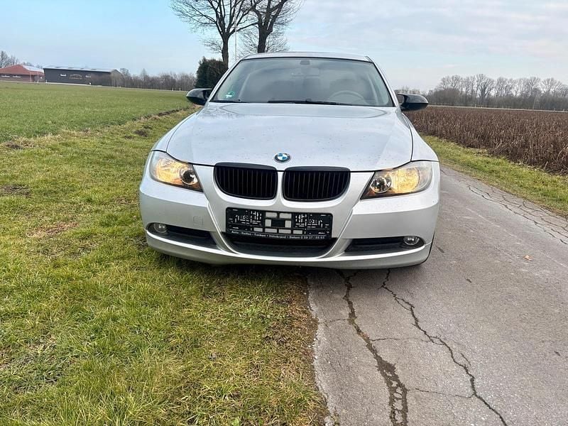 Gebraucht BMW 318 130 PS (95 kW) 2006 Silber Limousine