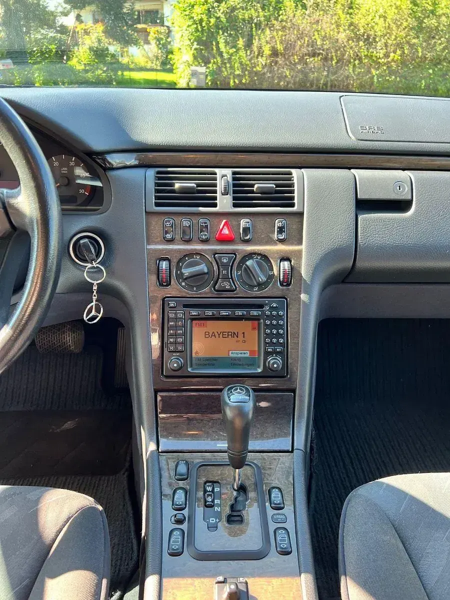 Gebraucht Mercedes E270 Avantgarde 170 PS (125 kW) 2000 Violet Kombi