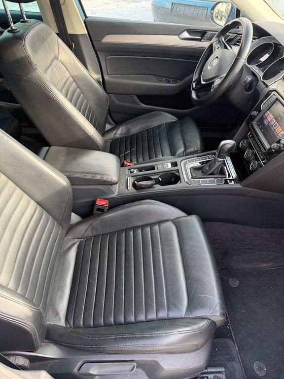 Gebraucht VW Passat Highline 239 PS (175 kW) 2015 Blau Kombi