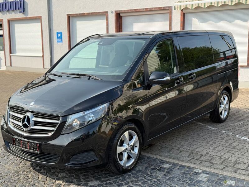 Schwarz Gebraucht 2015 Mercedes V220 Edition Van / Kleinbus | 33.900 € (Fairer Preis) - Bild 1/4