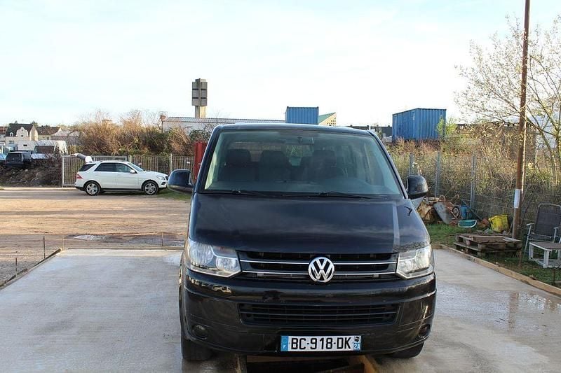 Second-hand VW Caravelle 140 CP (102 kW) 2010 Negru Van