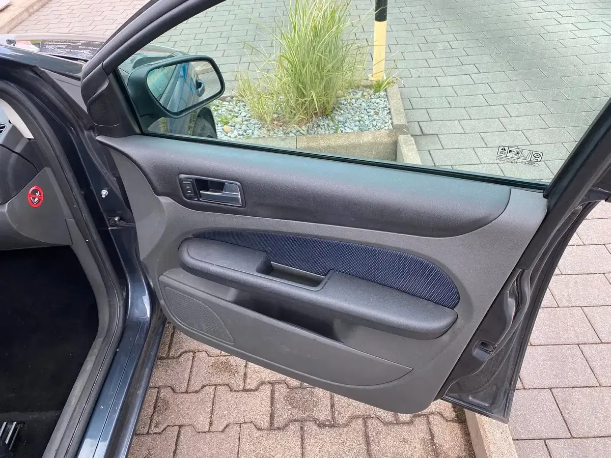 Gebraucht Ford Focus 114 PS (83 kW) 2007 Grau Kleinwagen