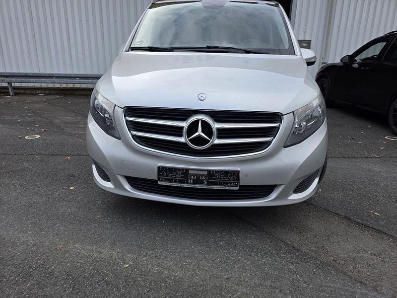 Silber Gebraucht 2014 Mercedes V200 Van / Kleinbus | 19.900 € (Superpreis) - Bild 1/4