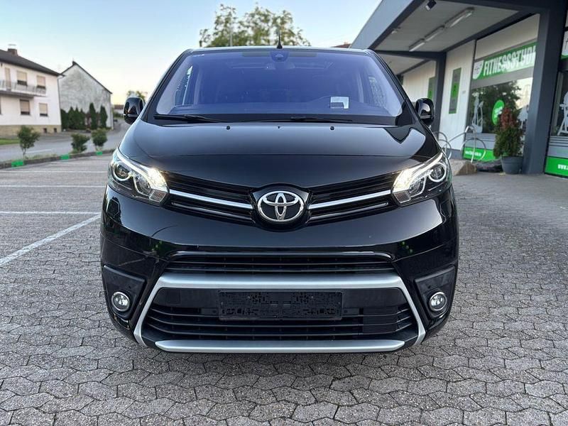 Schwarz Gebraucht 2018 Toyota Proace Verso Executive Kombi | 29.990 € (Fairer Preis) - Bild 1/4