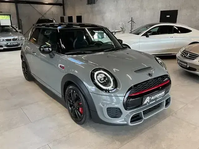 Gebraucht Mini John Cooper Works Chili 231 PS (169 kW) 2019 Rebel green Kleinwagen