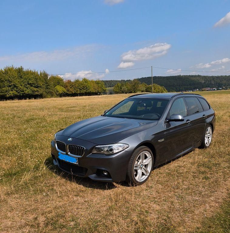 Grau Gebraucht 2016 BMW 520 M Sport Kombi | 20.300 € (Teuer) - Bild 1/4