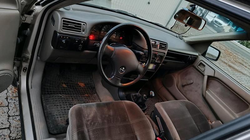 Gebraucht Opel Vectra 116 PS (85 kW) 1990 Beige Kleinwagen
