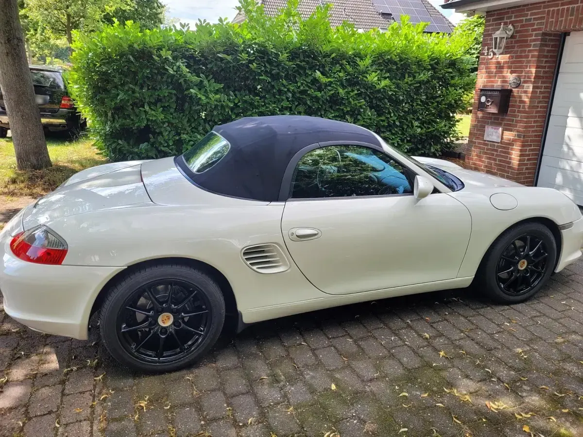 Second-hand Porsche Boxster 227 CP (166 kW) 2004 Alb Cabrio
