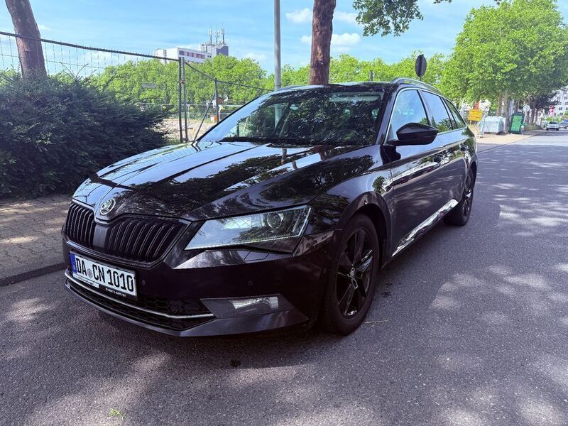 Schwarz Gebraucht 2017 Skoda Superb LAURIN & KLEMENT Kombi | 10.900 € (Fairer Preis) - Bild 1/4