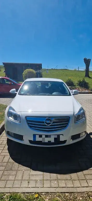 Gebraucht Opel Insignia Edition 160 PS (117 kW) 2011 Weiß Limousine