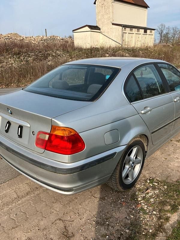 Gebraucht BMW 320 Basis 150 PS (110 kW) 2000 Silber Limousine